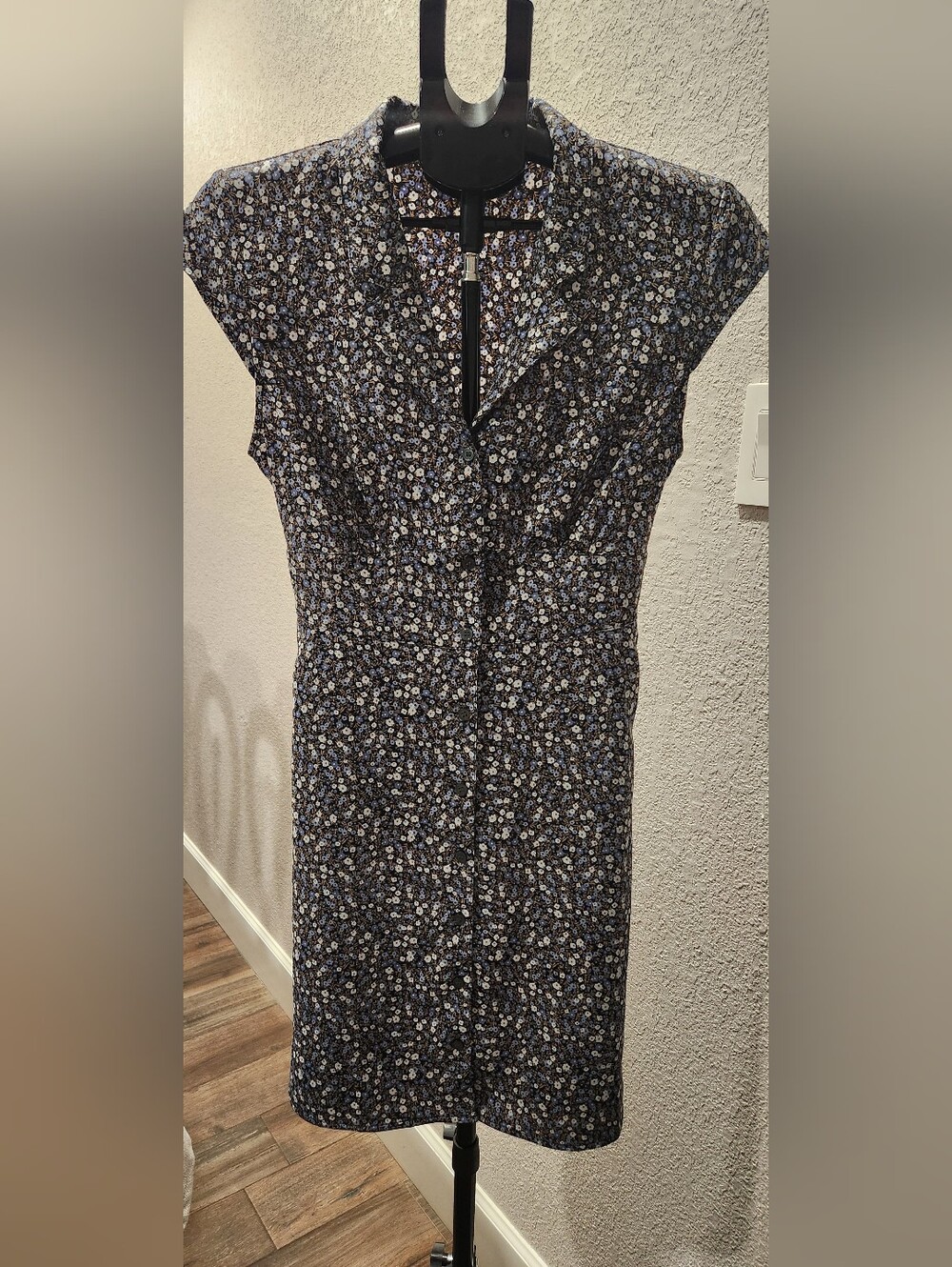 LOFT Women’s Size 8 Blue & White Daisy Floral Knee-Length Dress